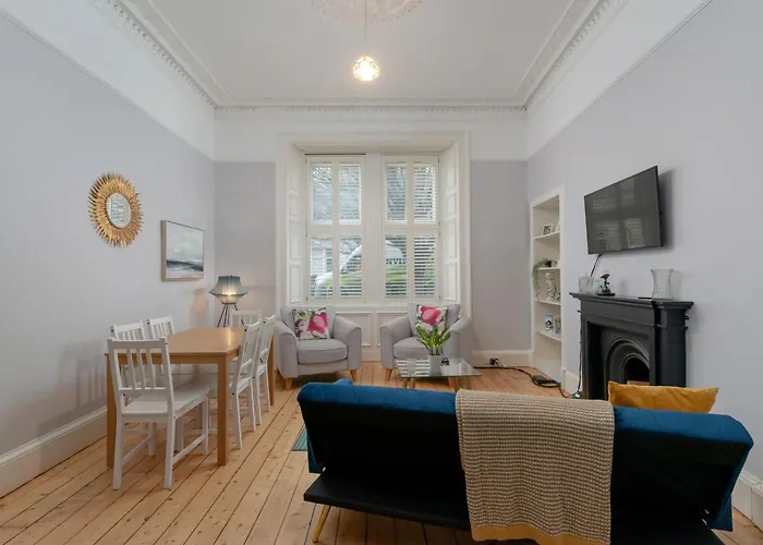 Pass The Keys Main Door 3 Bed Apartment With Free Parking