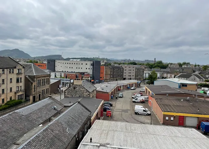 Comfy 2 Bedroom Flat Near Edinburgh City Center