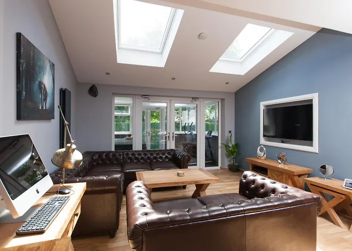 Luxe Arthurs Seat View Townhouse With Hot Tub