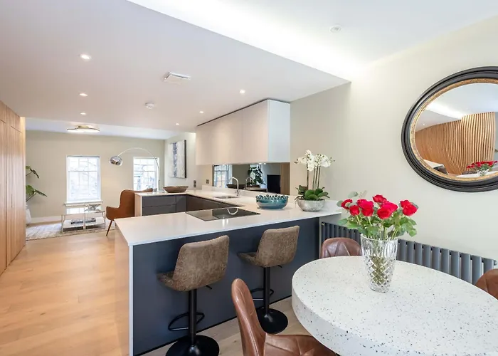 Dragon Suites - City Centre 2 Bed Luxury Mews House