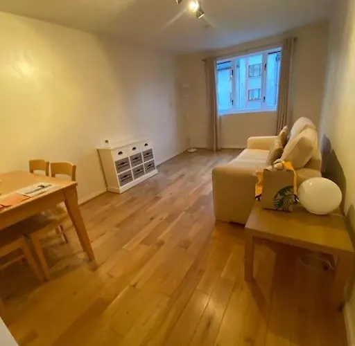 Quiet Central Apartment For Upto 4 People
