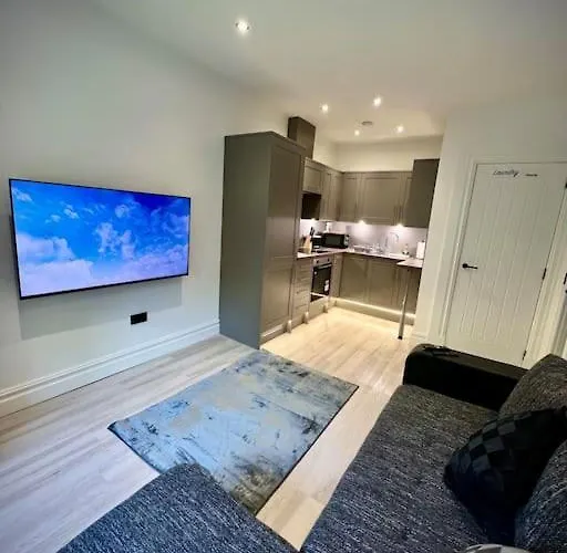 Contemporary Flat In Prime City Centre