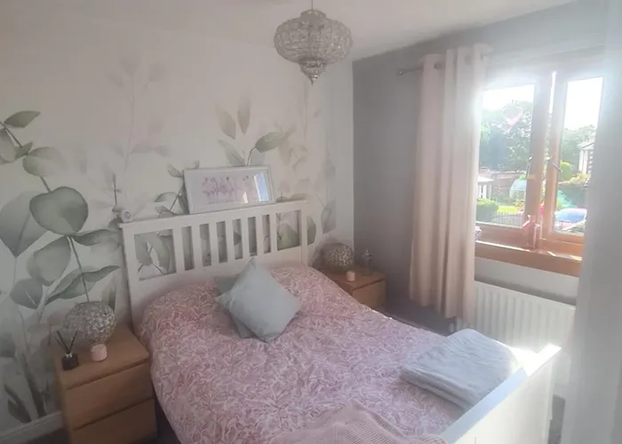 Edinburgh- 2 Double Rooms Available