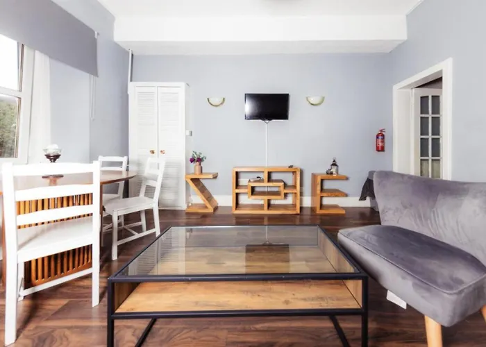 Warm & Welcoming Apartment, City Center - Meadows 8