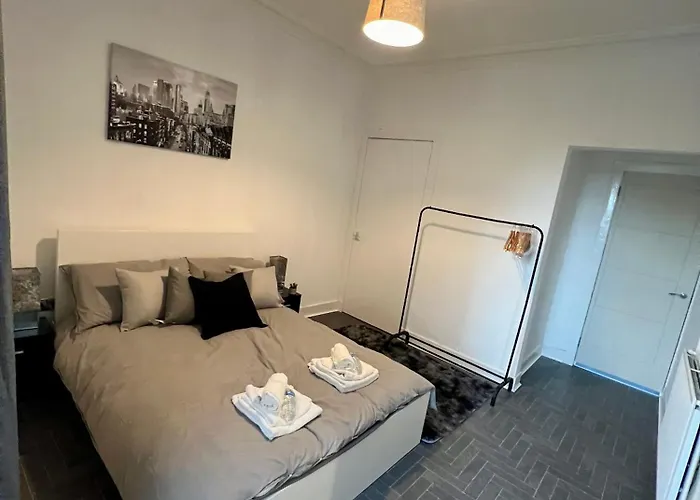 2 Bed Flat In Edinburgh City