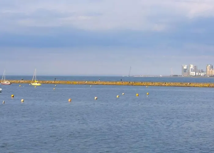 Lovely Sea Rooms, Easy Access To Centre & Airport
