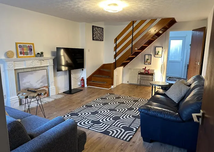 Cozy 2 Bedrooms With Private Parking Space And Garden