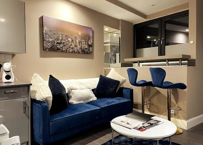 Modern 1 Bed Leith Tram Station Edinburgh