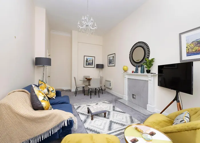Stylish 2-Bedroom Old Town Edinburgh Apartment Next To Royal Mile