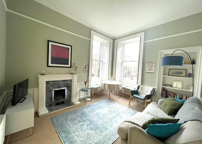 Charming, Central & Spacious Georgian 3 Bed Apt