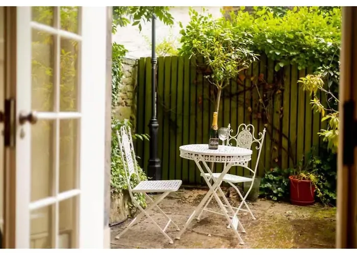 Joivy Boutique Apt With Patio In New Town