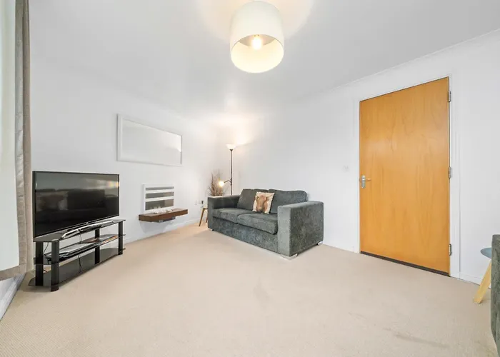 Saughton Suite With Views Of Water Of Leith
