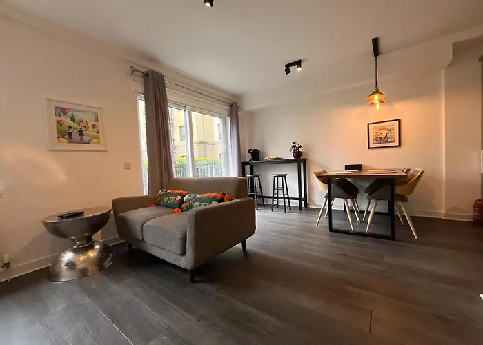 Apartment 2 Bath Free Parking