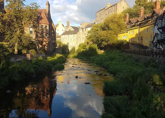 Dean Village - Lovely 2 Bed In Picturesque Dean Village With Balcony And Private Parking