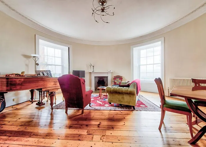 Altido Spacious & Elegant Apt By St Andrew Square W View