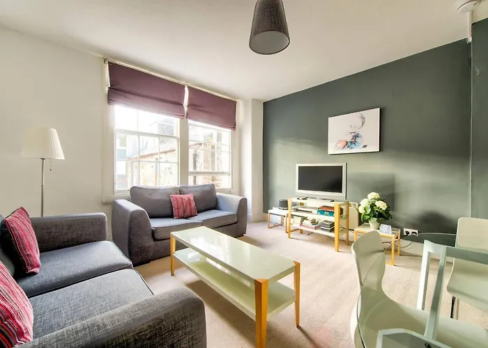 Joivy Bright 1 Bed Flat, Close To Princess Street
