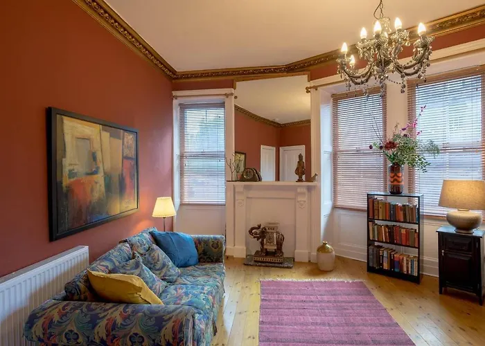 Joivy Unique&Artsy Royal Mile Apt - Relive Music History