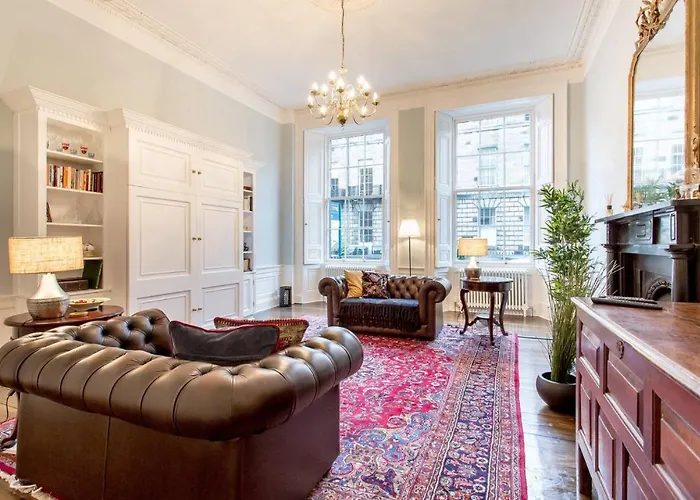 Joivy Converted Flat In Historic Building In New Town