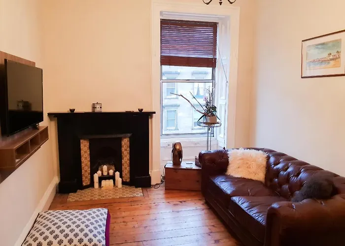 Bright 1 Bedroom Apartment Near City Centre