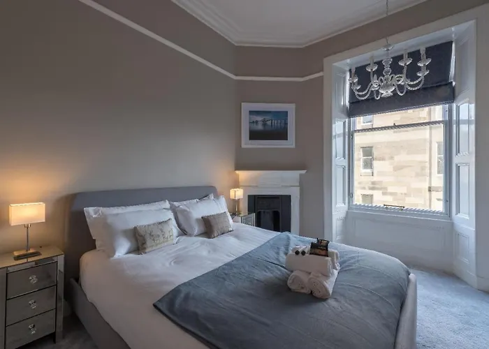 Bruntsfield Place - Beautiful 2 Bed Apartment With Spectacular Views!
