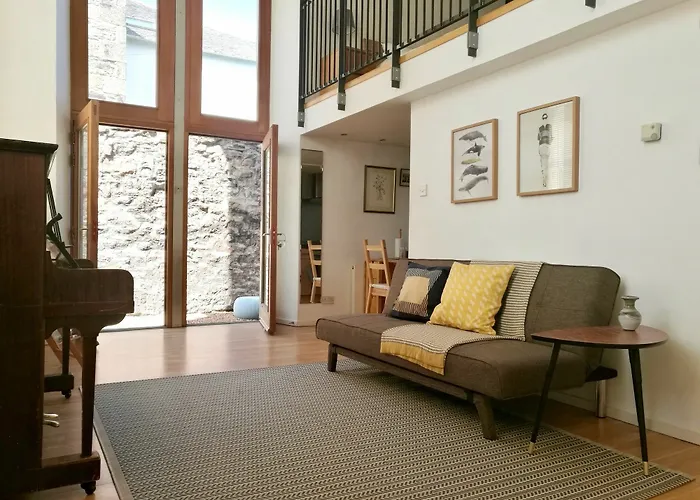 Central Mezzanine Apartment In Historic School