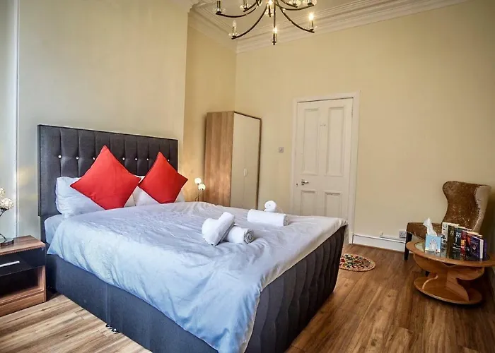Edinburgh Ground Floor City Centre Flat Close To Princess Street