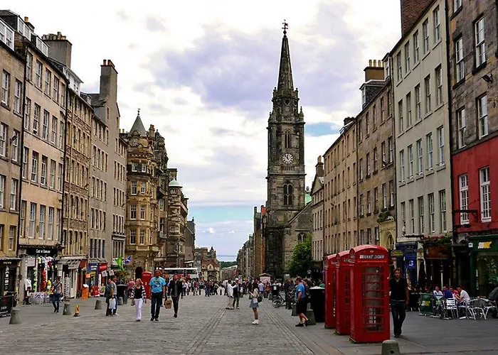 Heart Of Edinburgh City- Upto 4 Sleeps