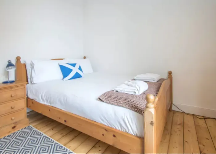 2 Bedroom Flat Near City Centre