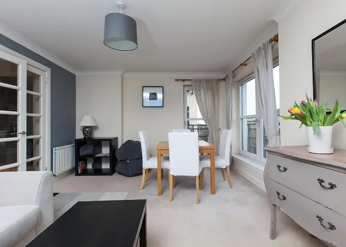 Amazing Apartments - Holyrood Road By Royal Mile