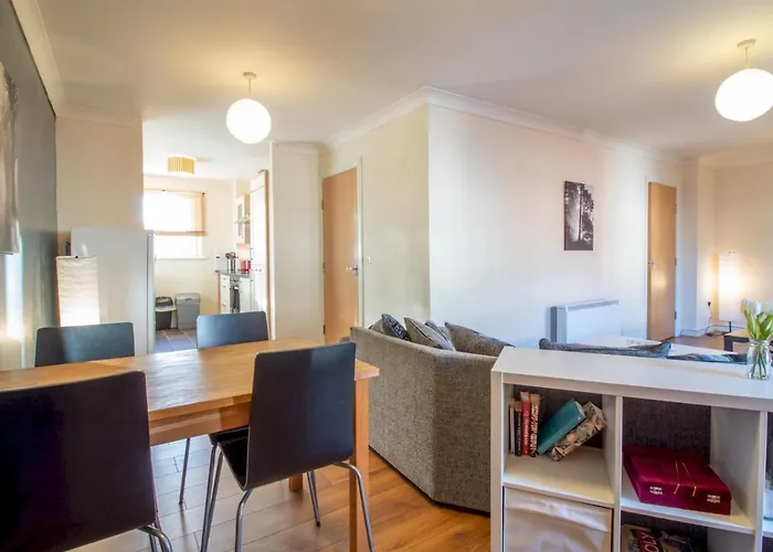 Bright & Spacious 4Bd Suburban Home