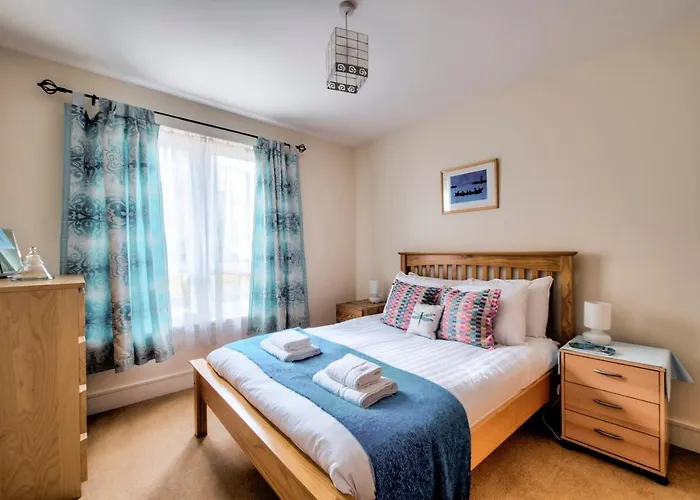 Guestready - Bright Spacious 2Bdr Flat