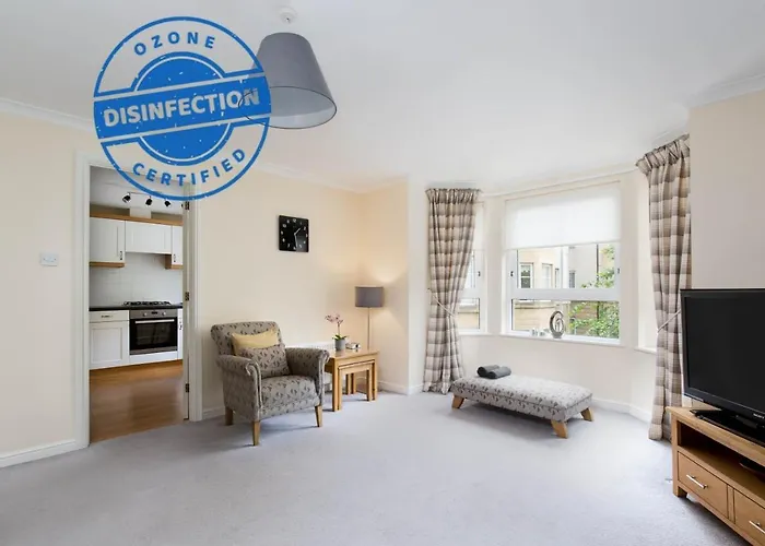 Dicksonfield Apartment
