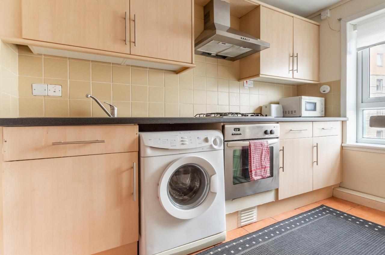Edinburgh City Centre Aishia/Sakina Apartment Edinburgh