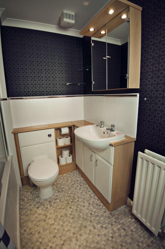 Lochend Serviced * Edinburgh