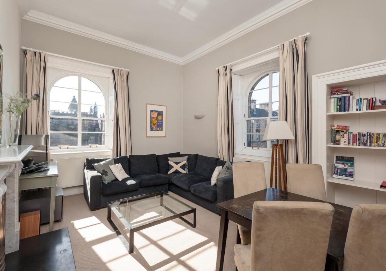 Parliament Sq Apartment *