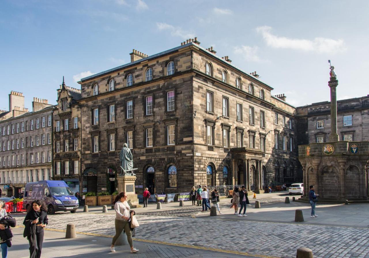 Apartment Parliament Sq