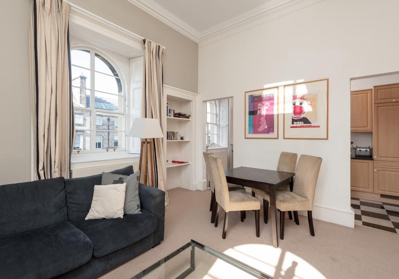 Apartment Parliament Sq