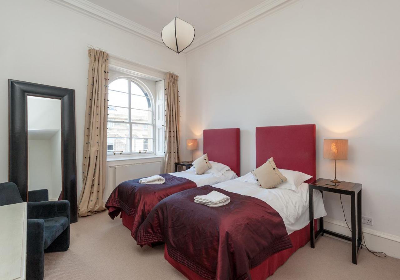 Parliament Sq Apartment *