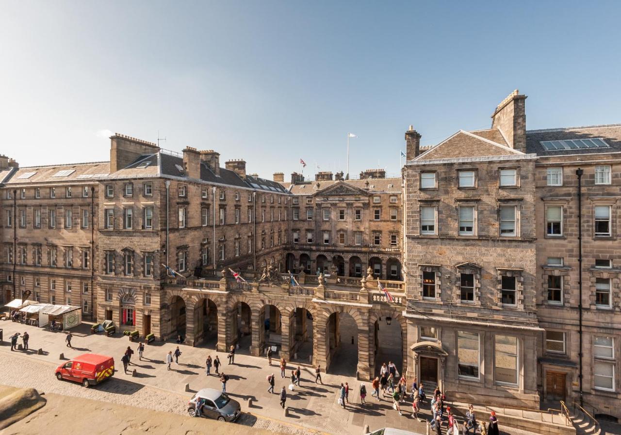 Parliament Sq Apartment *
