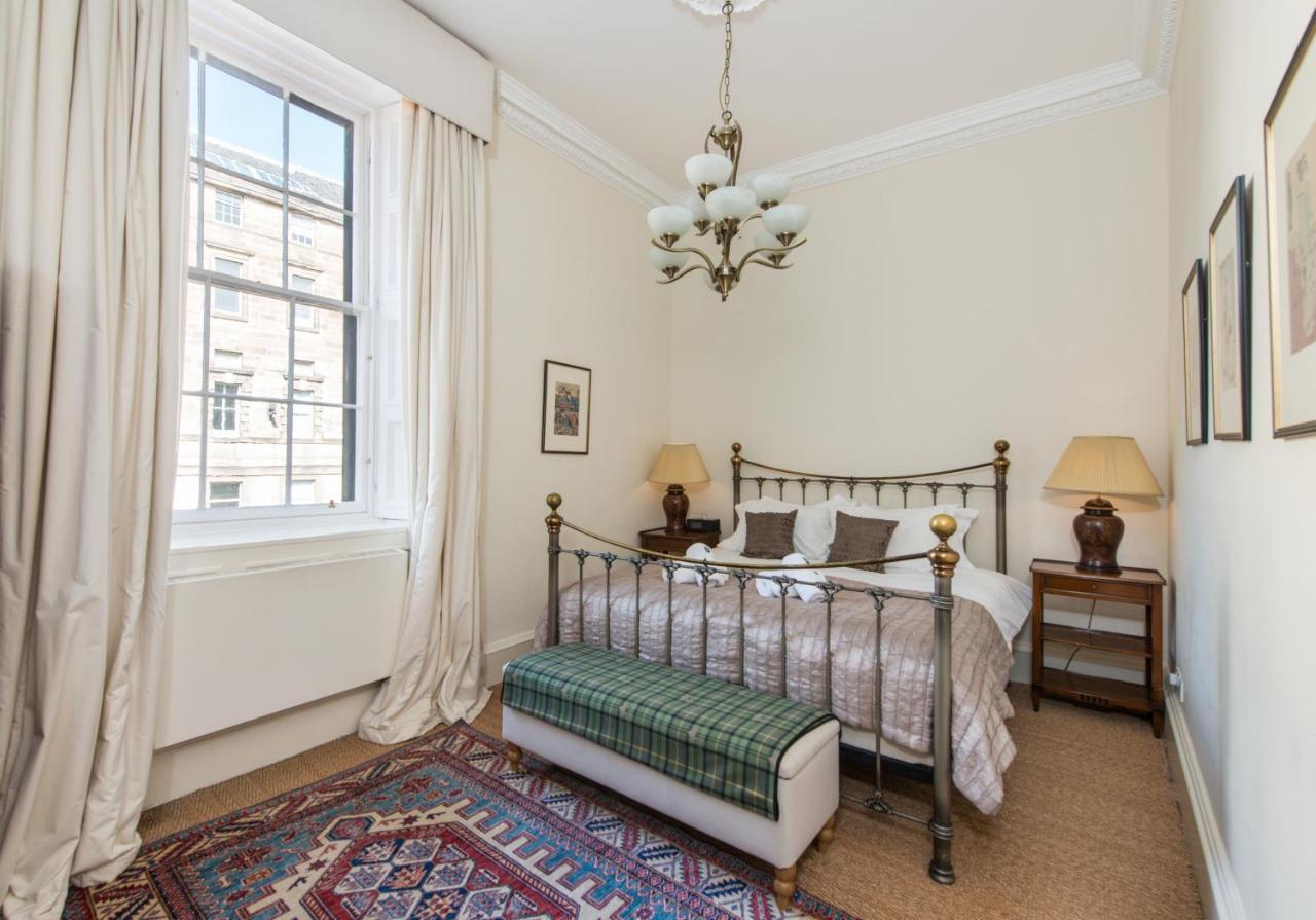 Parliament Sq Apartment *