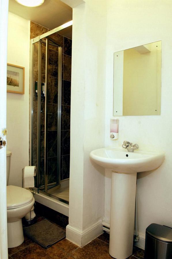 Pitt Street Beautiful Spacious Free Parking And Free Sanitizer Apartment *
