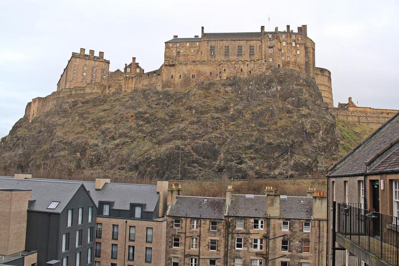 In With Great View On Castle Apartment Edinburgh