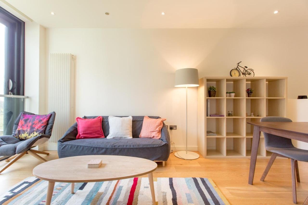 Apartment Quartermile Retreat With Parking *