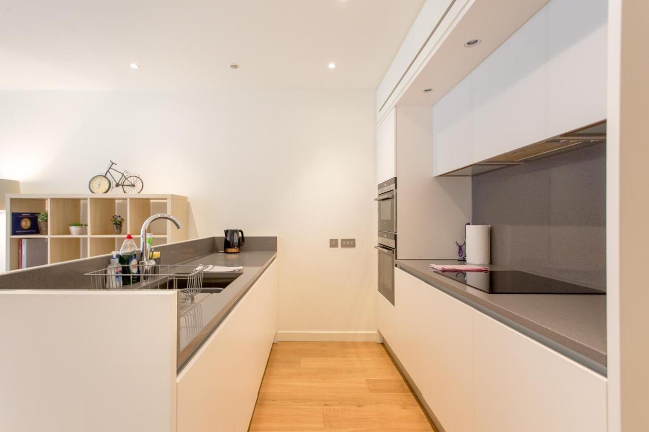 Apartment Quartermile Retreat With Parking Edinburgh