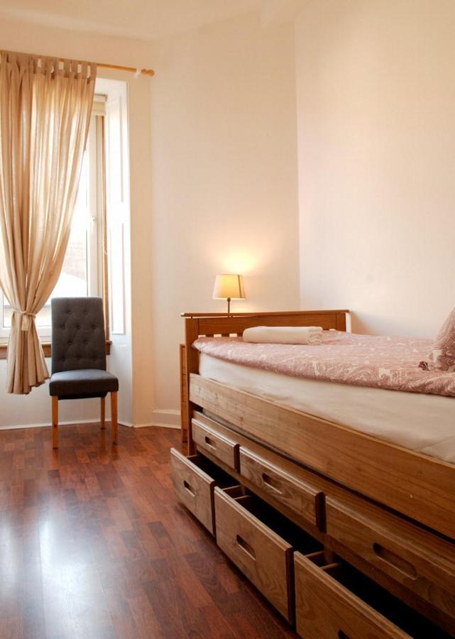 Pitt Street Beautiful Spacious Free Parking And Free Sanitizer Apartment