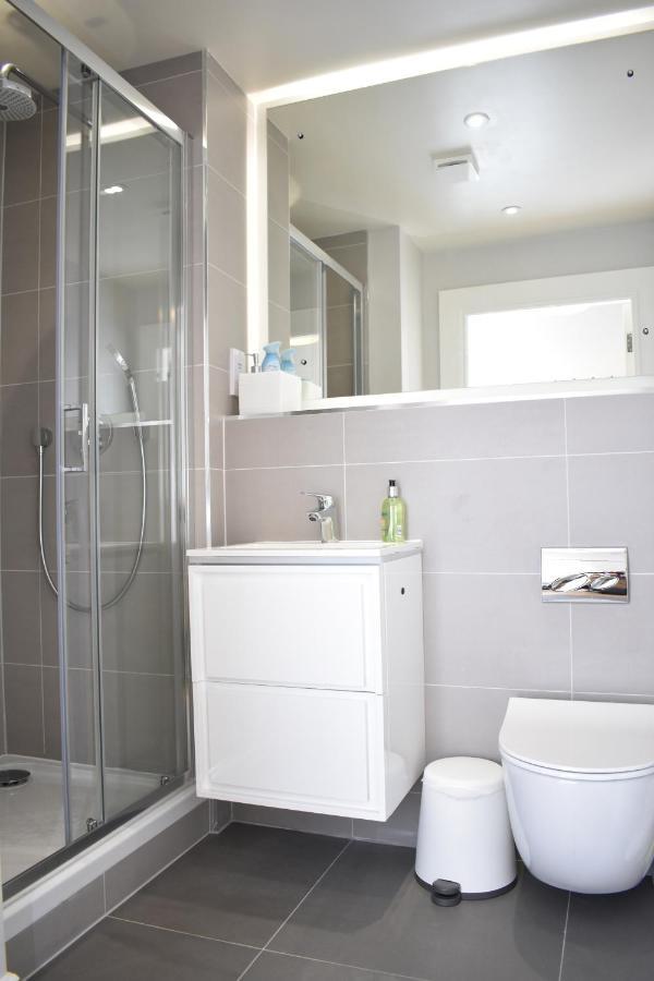 Bernard St - Bright And Spacious 1 Bed At The Shore! *