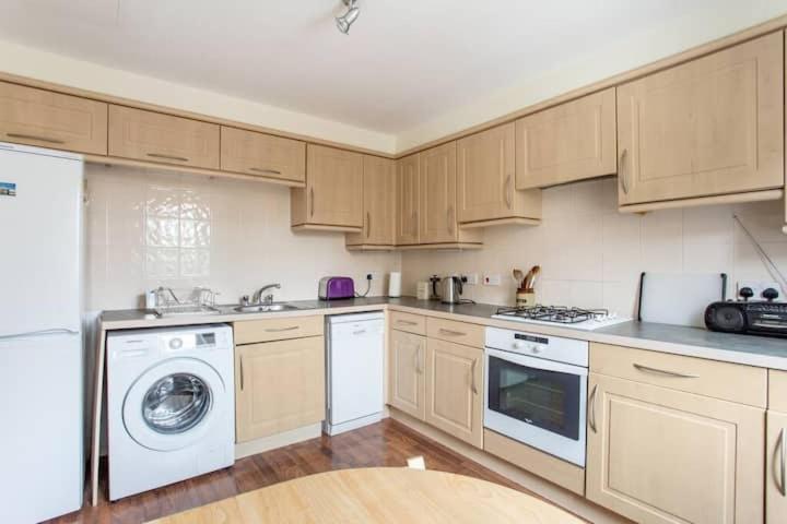 Apartment Dicksonfield - Modern 2 Bed, 2 Bath Close To Centre Edinburgh