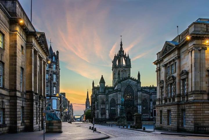 Fabulous On The Royal Mile Apartment *