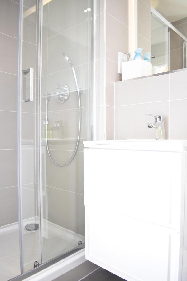 Bernard St - Bright And Spacious 1 Bed At The Shore! *