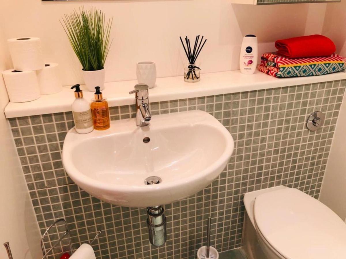Remarkable 2 Bed In Apartment